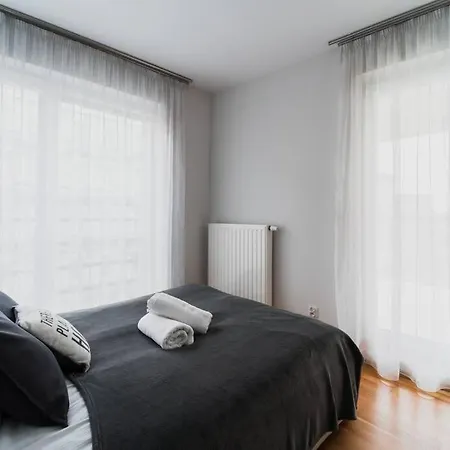 Apartamento New Apartment-old Town-4 Rooms-new Building-garage