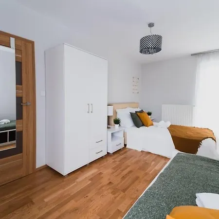 Apartamento New Apartment-old Town-4 Rooms-new Building-garage Wrocław