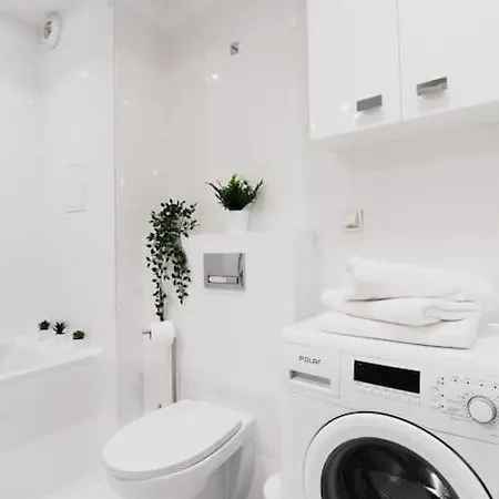 Apartamento New Apartment-old Town-4 Rooms-new Building-garage Wrocław