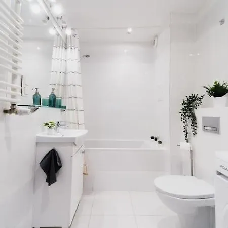 New Apartment-old Town-4 Rooms-new Building-garage Apartamento *