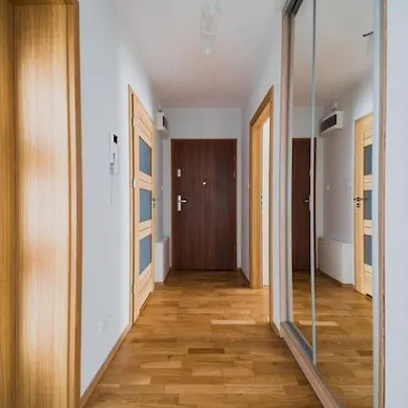 Apartamento New Apartment-old Town-4 Rooms-new Building-garage